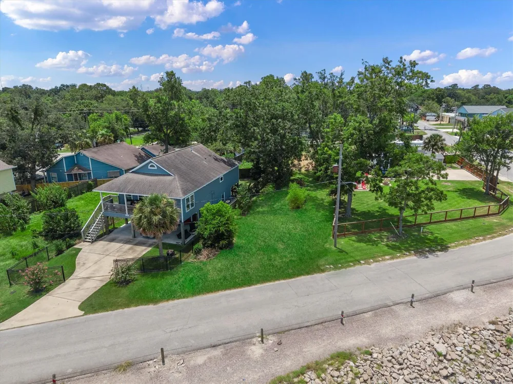 4306 Boulevard Street Bacliff, TX 77518