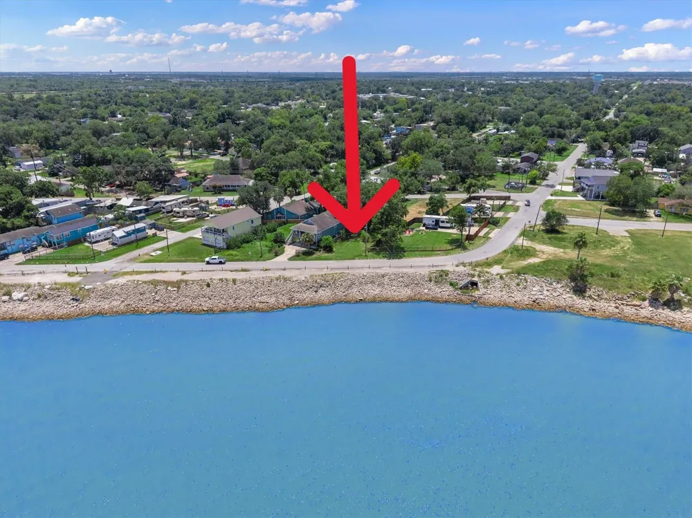 4306 Boulevard Street Bacliff, TX 77518