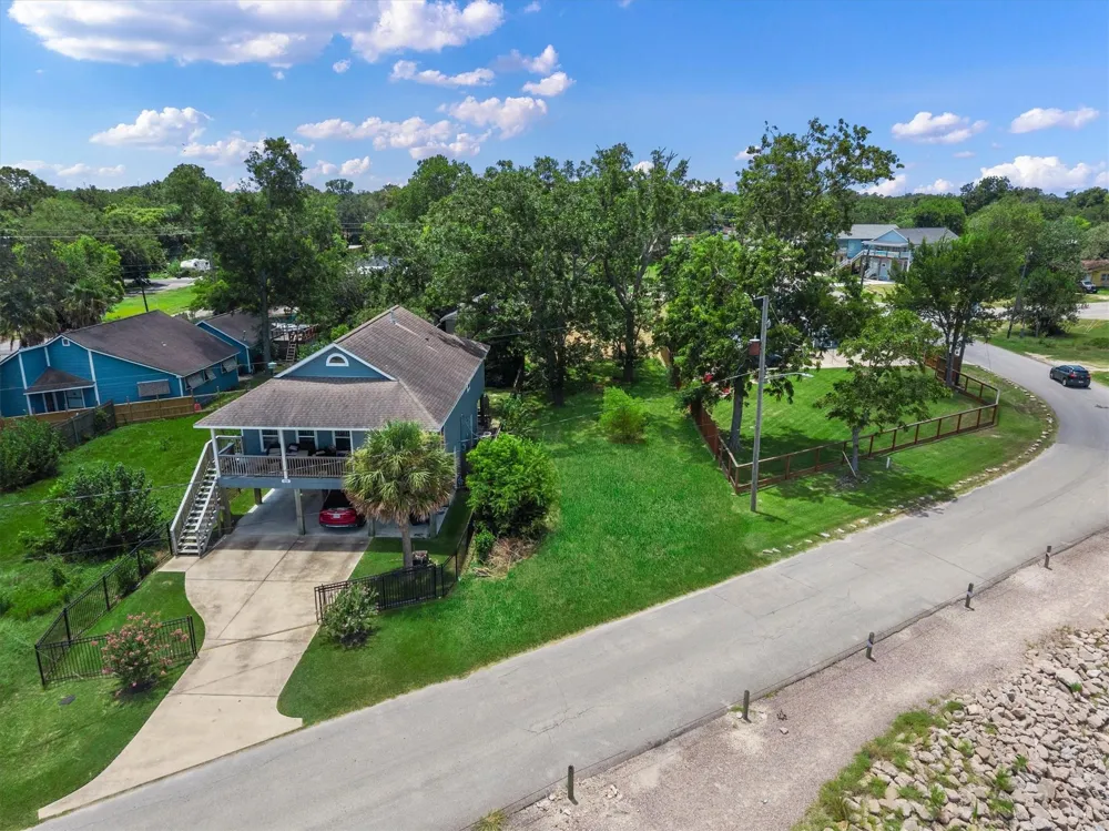 4306 Boulevard Street Bacliff, TX 77518