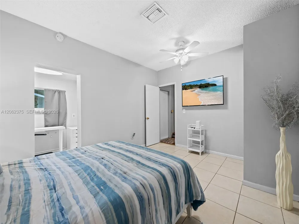 2841 NW 69th Ct Fort Lauderdale, FL 33309