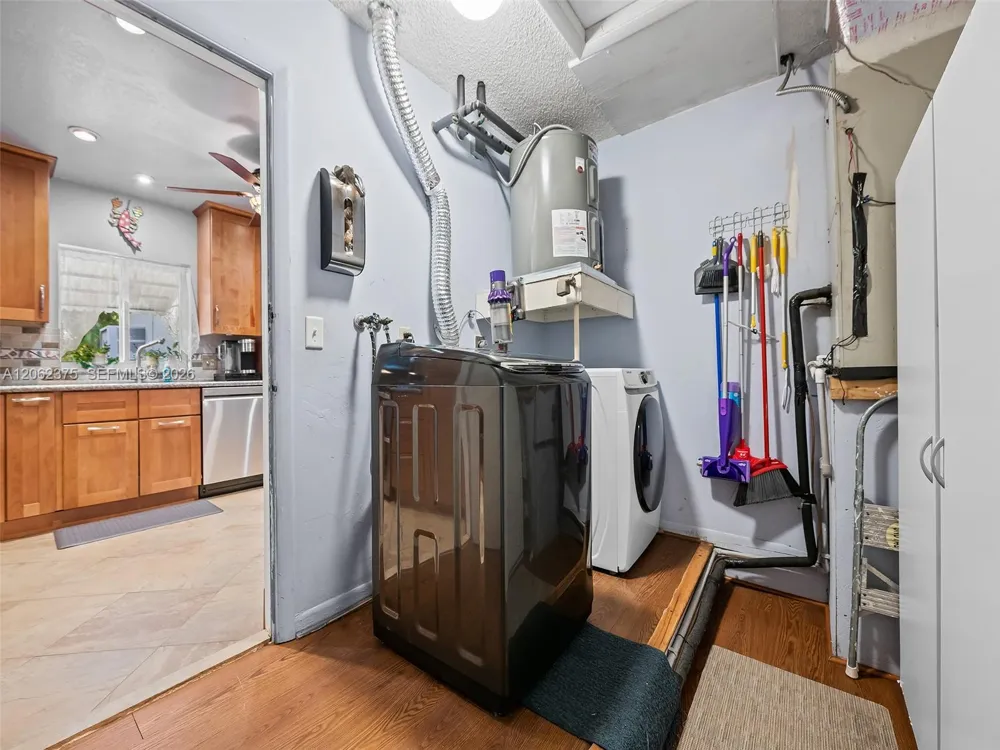 2841 NW 69th Ct Fort Lauderdale, FL 33309