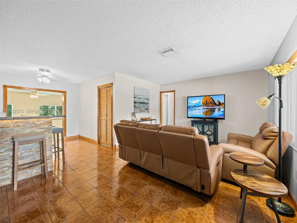 2841 NW 69th Ct Fort Lauderdale, FL 33309