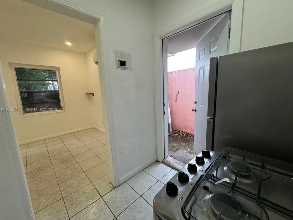 2380 NW Flagler Ter #R Miami, FL 33125