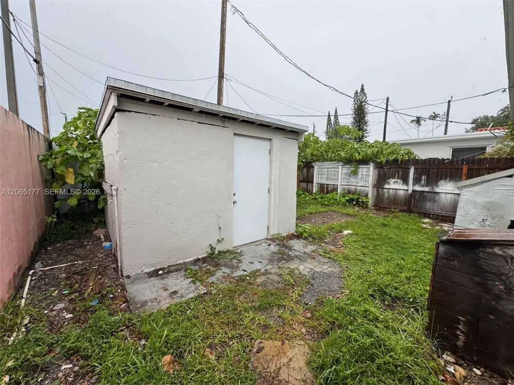 2380 NW Flagler Ter #R Miami, FL 33125