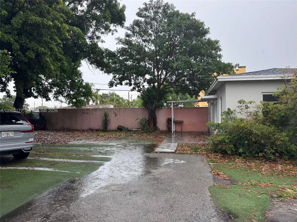 2380 NW Flagler Ter #R Miami, FL 33125