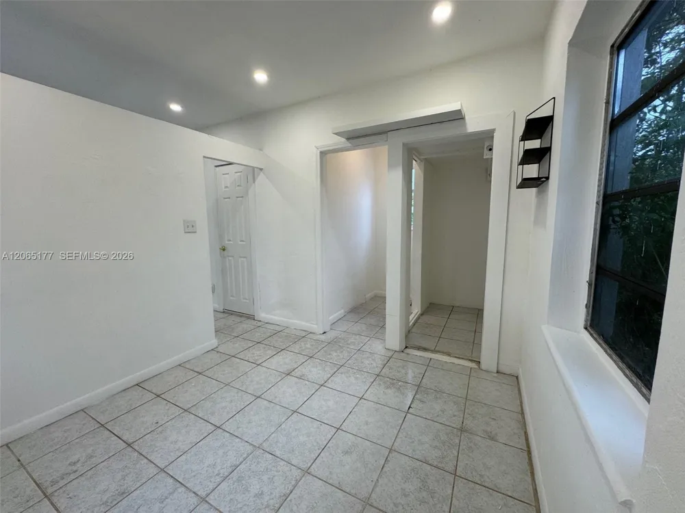 2380 NW Flagler Ter #R Miami, FL 33125