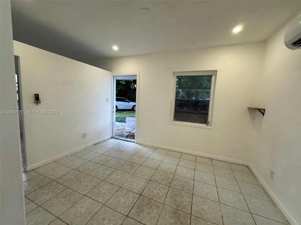 2380 NW Flagler Ter #R Miami, FL 33125