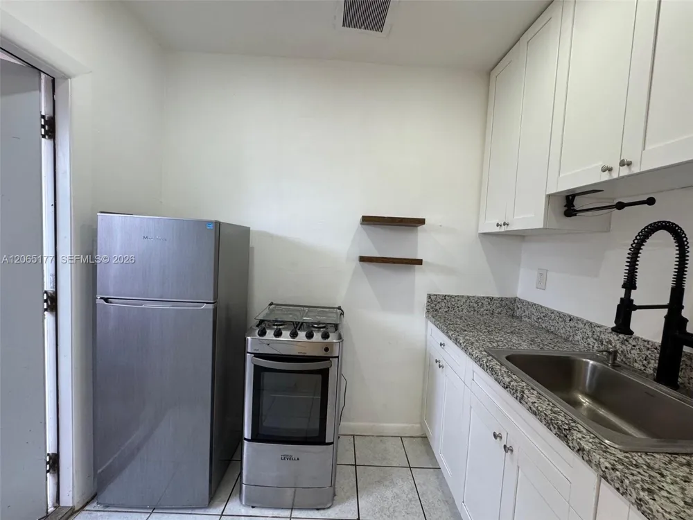 2380 NW Flagler Ter #R Miami, FL 33125