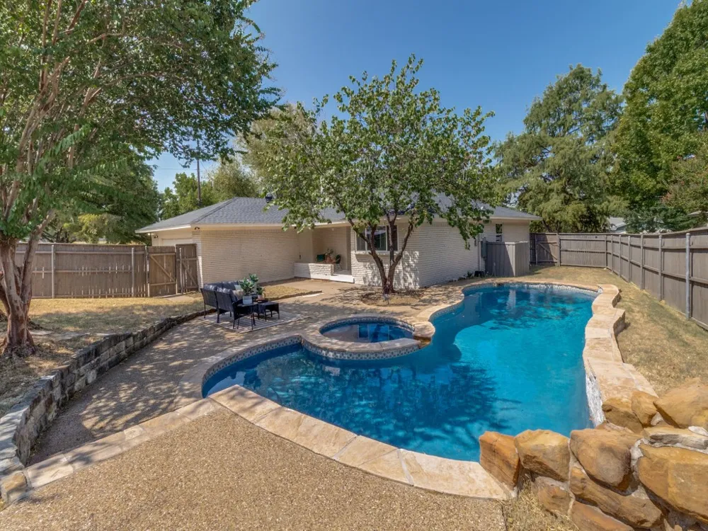 9008 Flicker Lane Dallas, TX 75238
