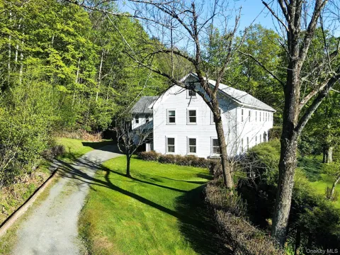 2182 Old Road 17