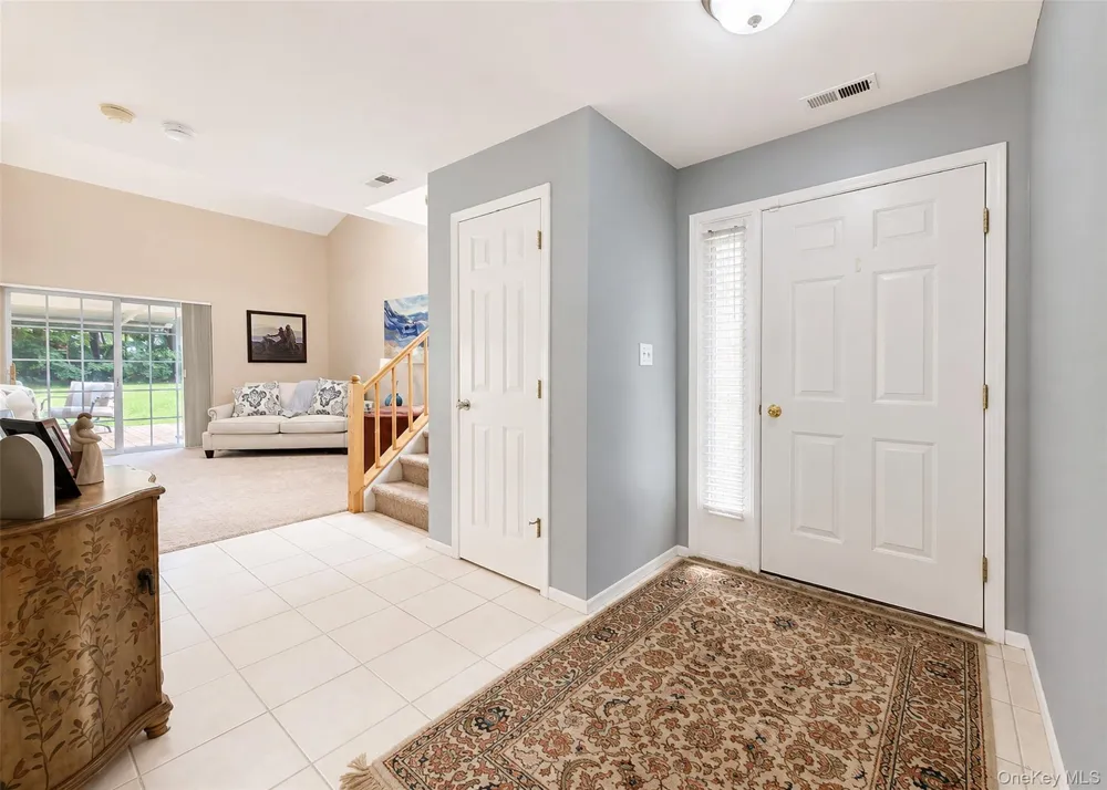 333 Prairie Court Manorville, NY 11949
