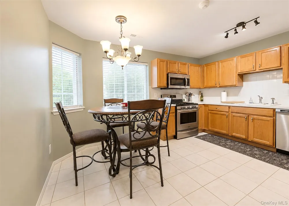333 Prairie Court Manorville, NY 11949