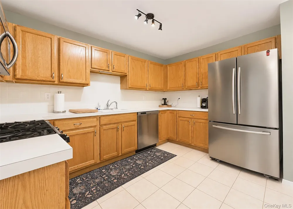 333 Prairie Court Manorville, NY 11949