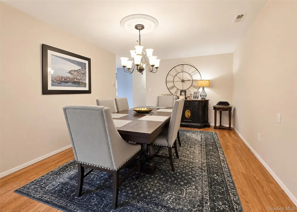 333 Prairie Court Manorville, NY 11949