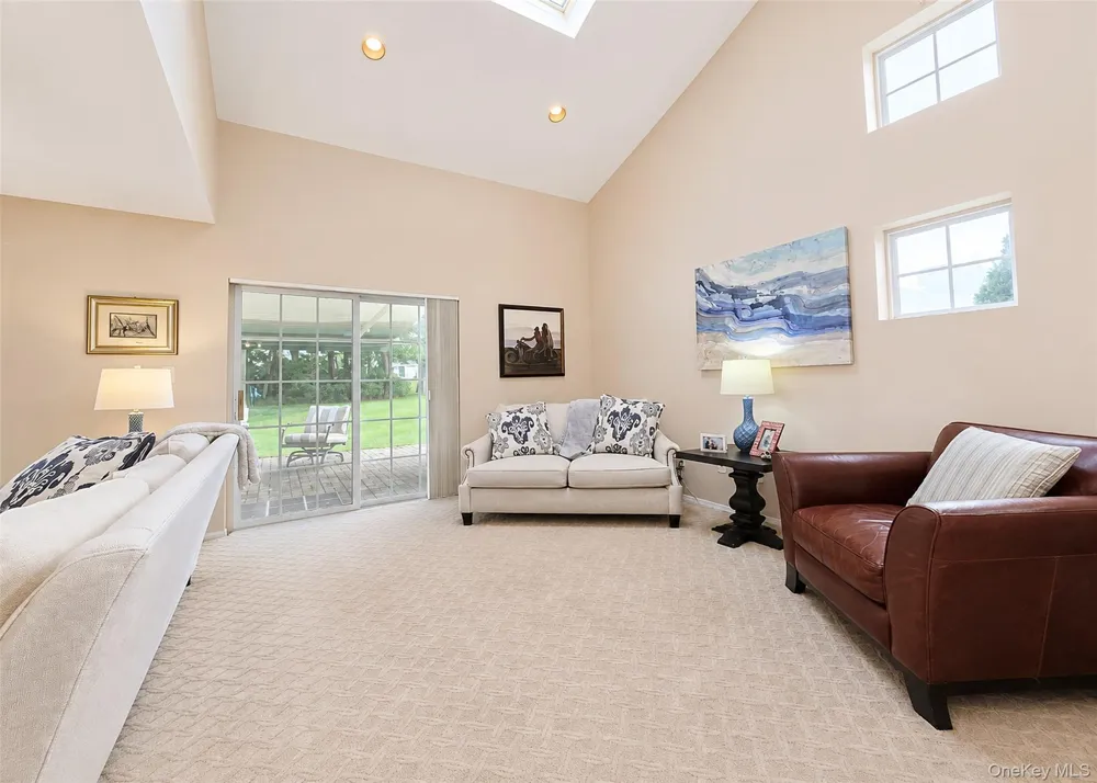333 Prairie Court Manorville, NY 11949