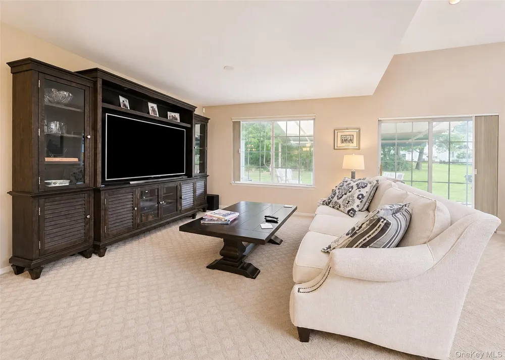 333 Prairie Court Manorville, NY 11949