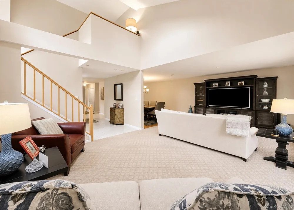 333 Prairie Court Manorville, NY 11949