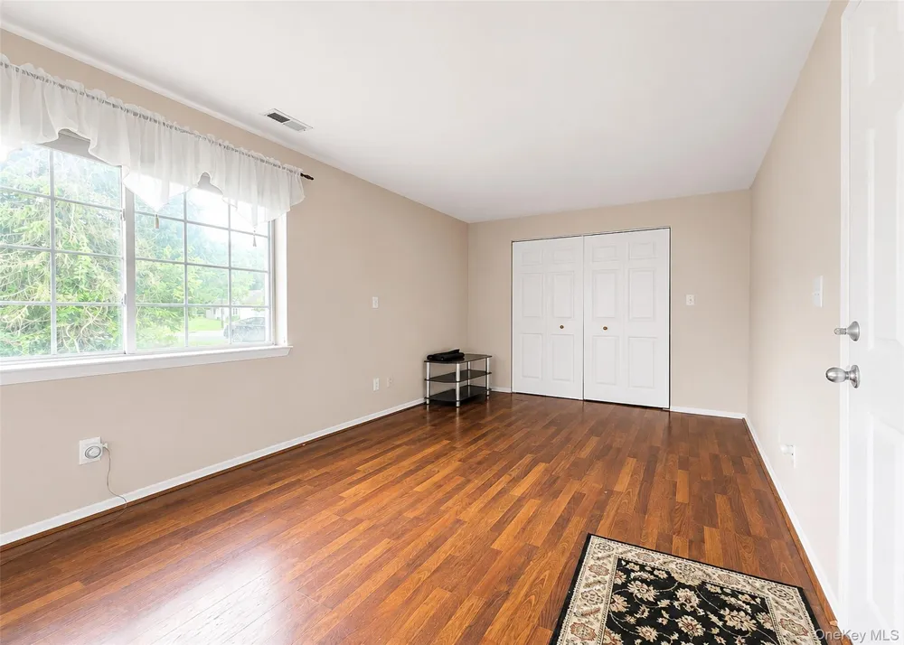 333 Prairie Court Manorville, NY 11949