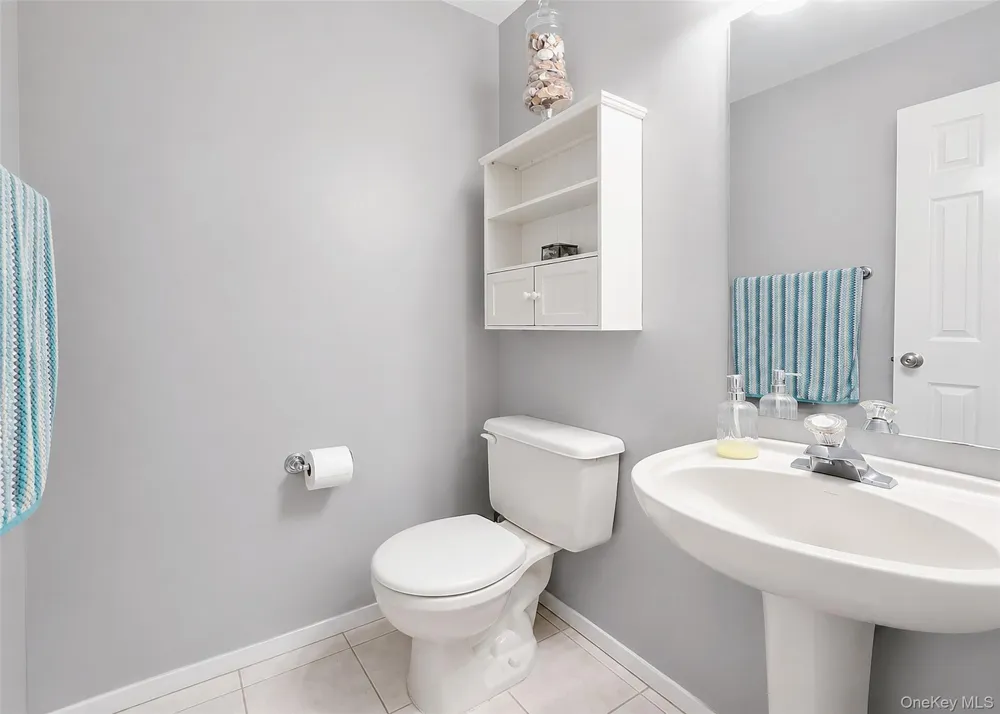 333 Prairie Court Manorville, NY 11949