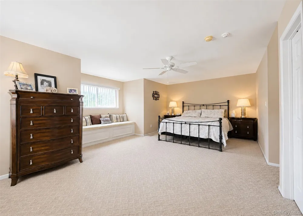 333 Prairie Court Manorville, NY 11949