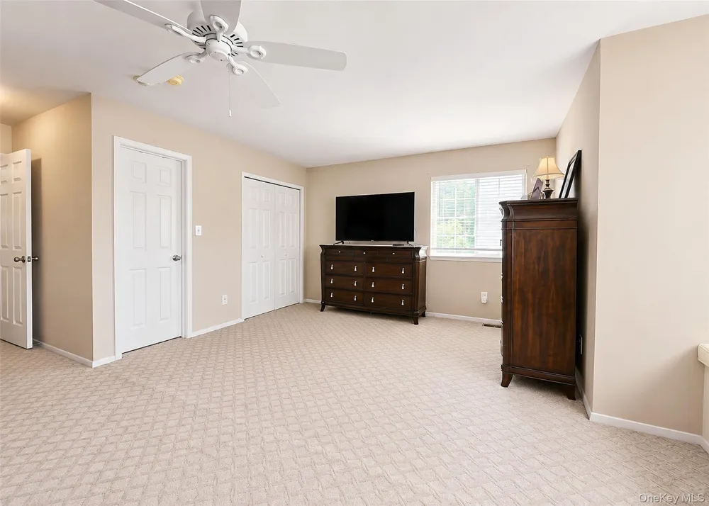 333 Prairie Court Manorville, NY 11949
