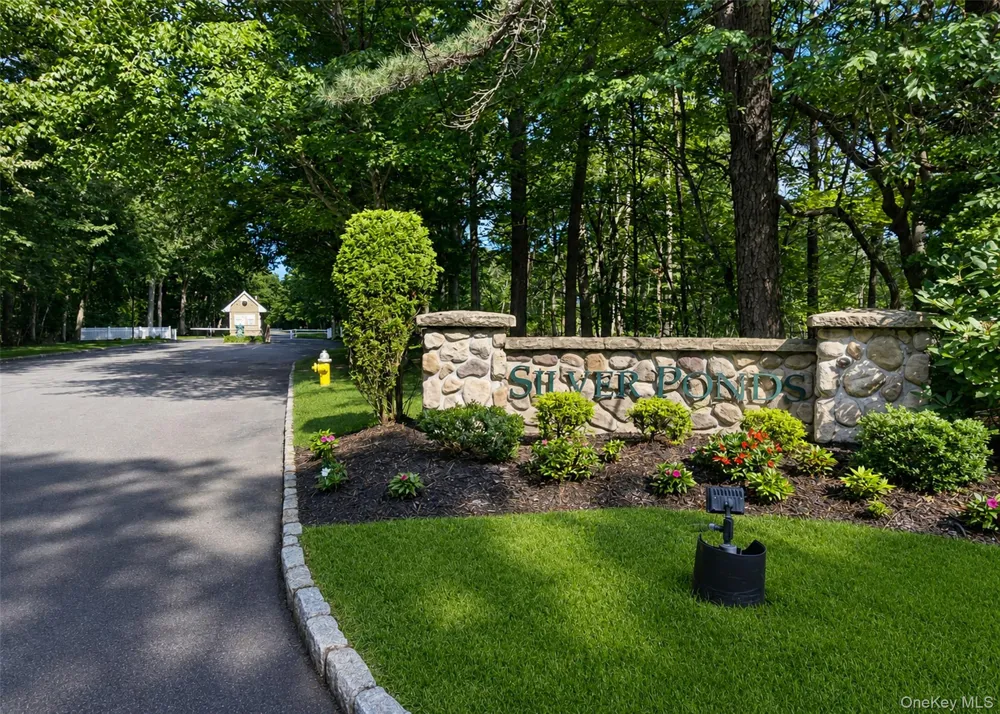 333 Prairie Court Manorville, NY 11949