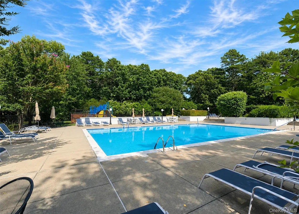 333 Prairie Court Manorville, NY 11949