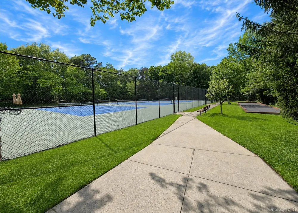 333 Prairie Court Manorville, NY 11949