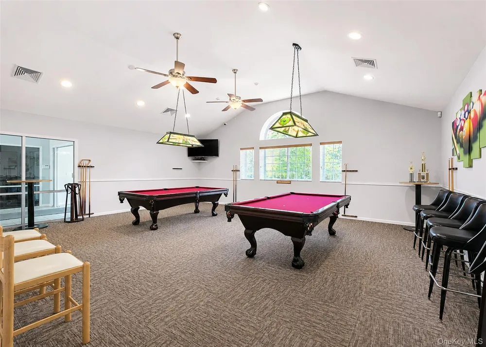 333 Prairie Court Manorville, NY 11949