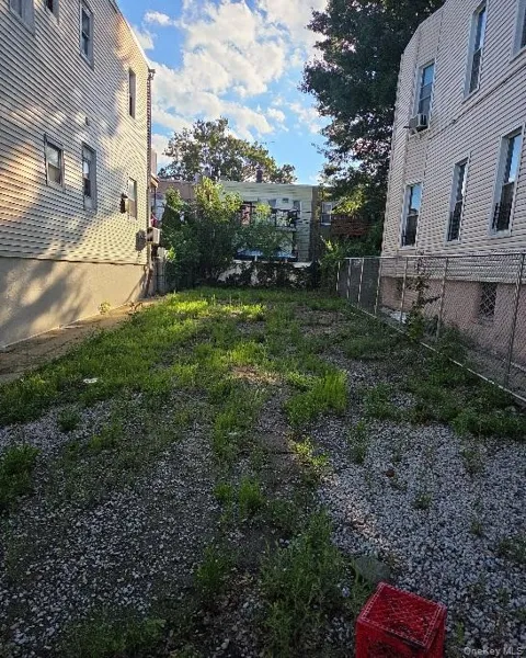 1923 Barnes Avenue
