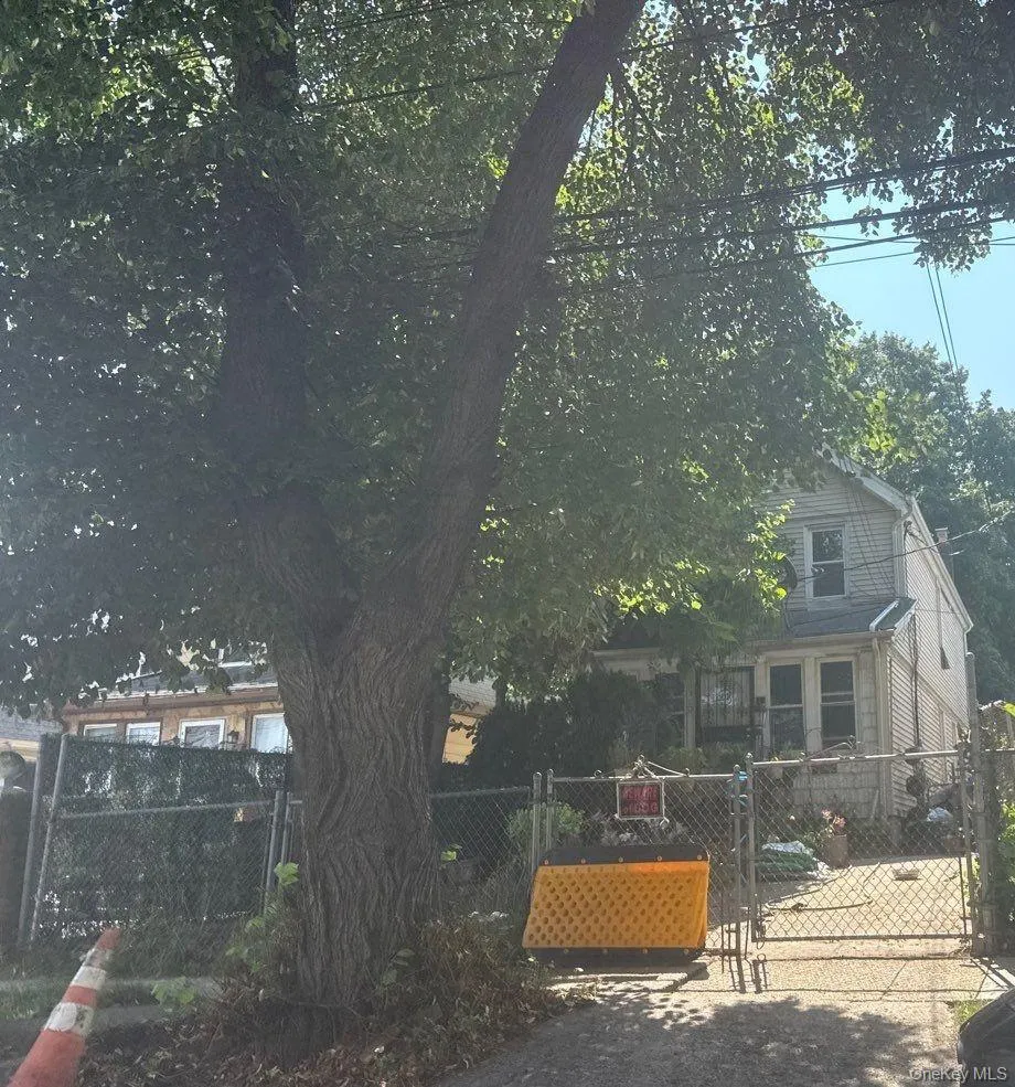 195-10 Sagamore Avenue Hollis, NY 11423
