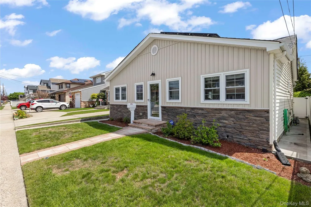 15 Kent Road Island Park, NY 11558