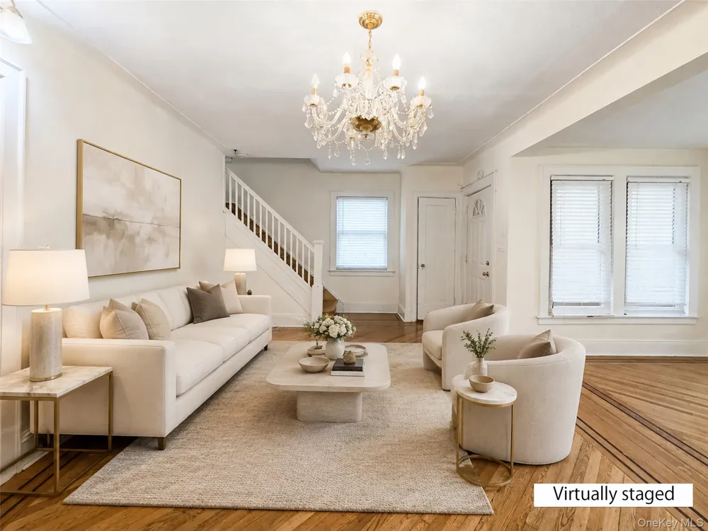 256-15 Pembroke Avenue Great Neck, NY 11020