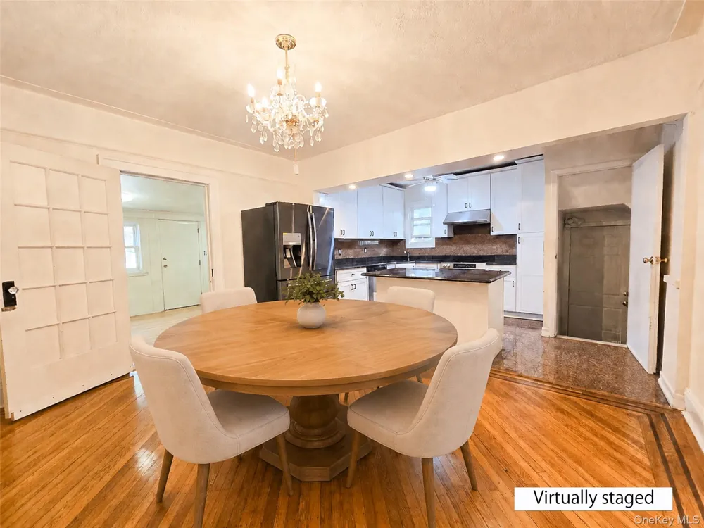 256-15 Pembroke Avenue Great Neck, NY 11020