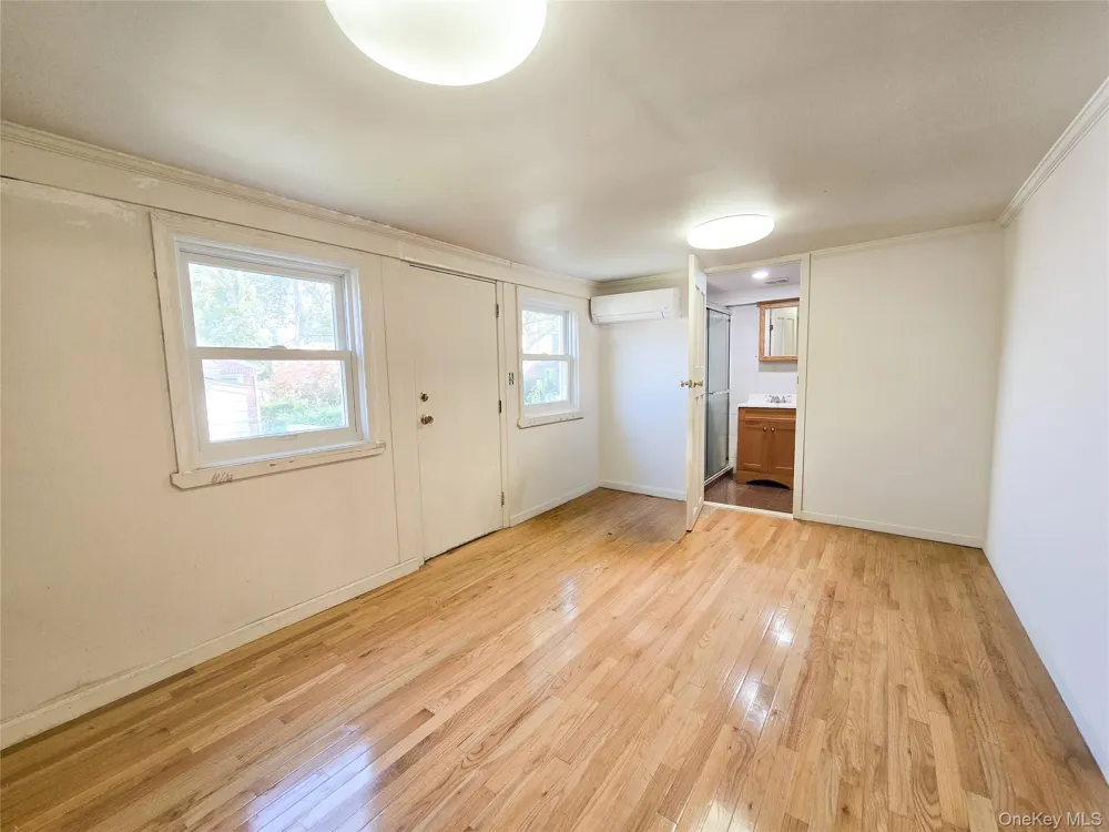 256-15 Pembroke Avenue Great Neck, NY 11020