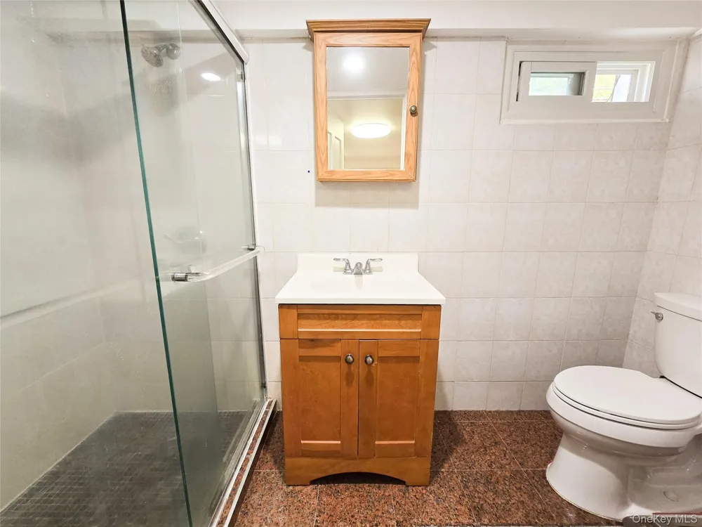 256-15 Pembroke Avenue Great Neck, NY 11020