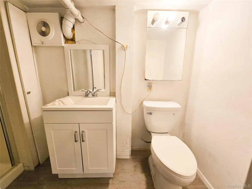 256-15 Pembroke Avenue Great Neck, NY 11020