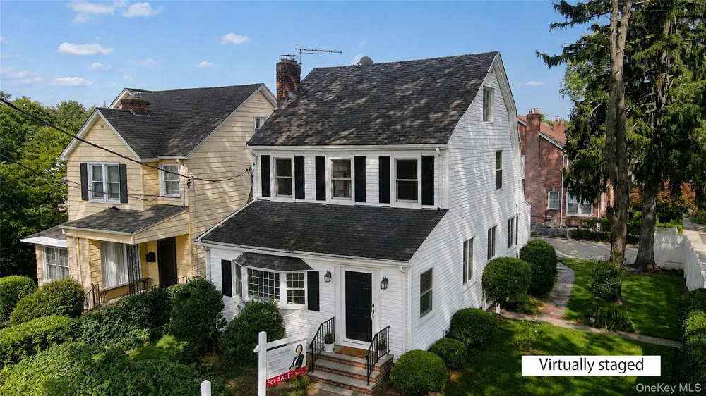 256-15 Pembroke Avenue Great Neck, NY 11020