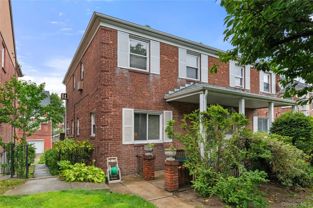 17519 74th Avenue Fresh Meadows, NY 11366