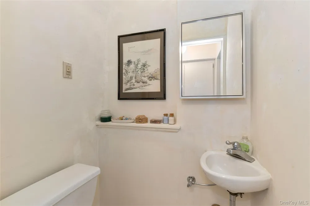 17519 74th Avenue Fresh Meadows, NY 11366
