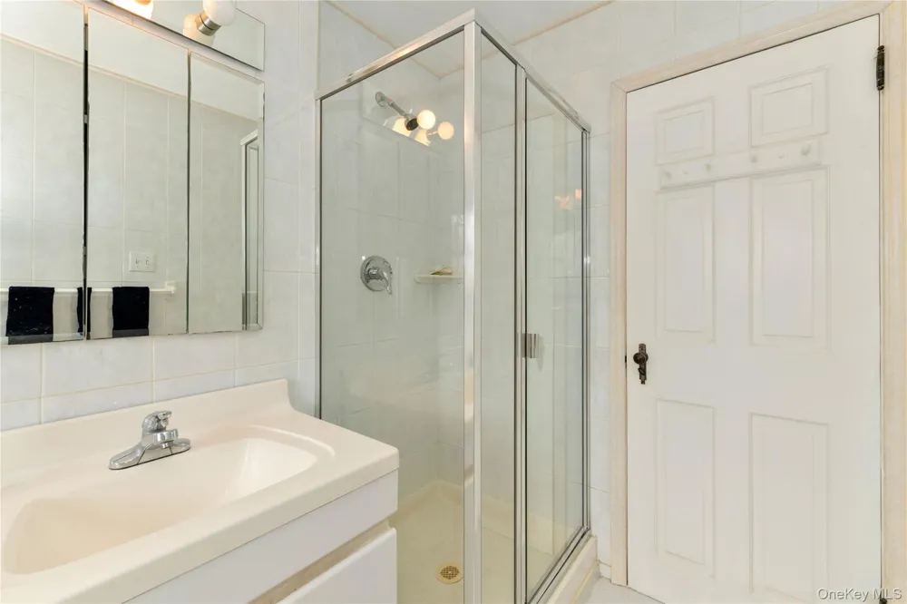 17519 74th Avenue Fresh Meadows, NY 11366