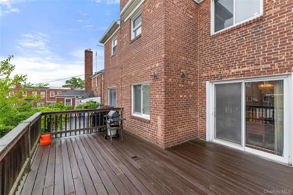 17519 74th Avenue Fresh Meadows, NY 11366