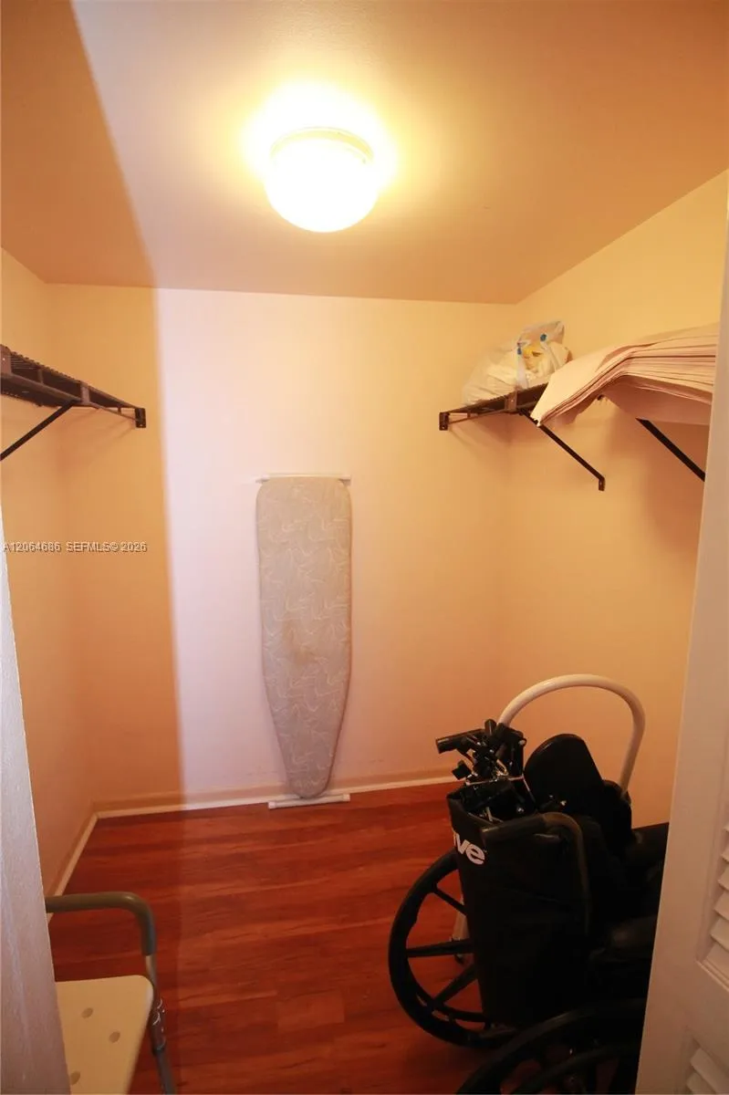 900 Colony Point Cir #216 Pembroke Pines, FL 33026