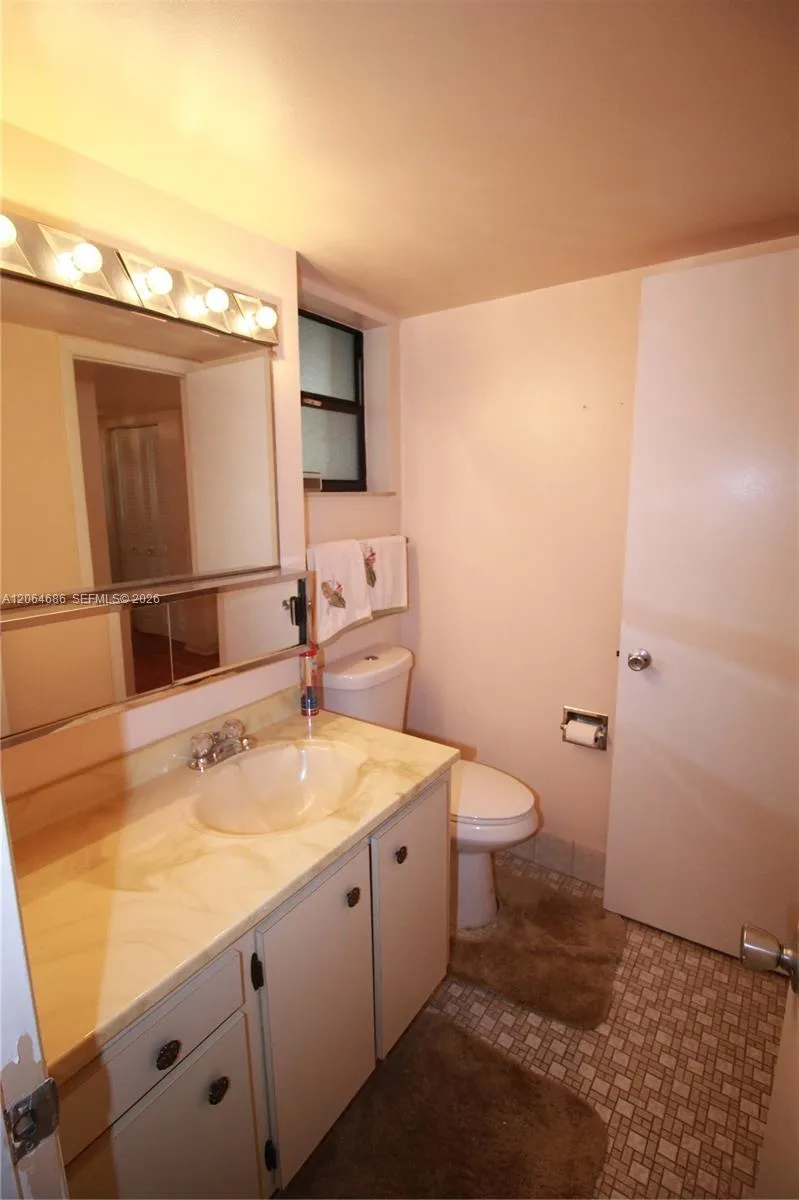 900 Colony Point Cir #216 Pembroke Pines, FL 33026