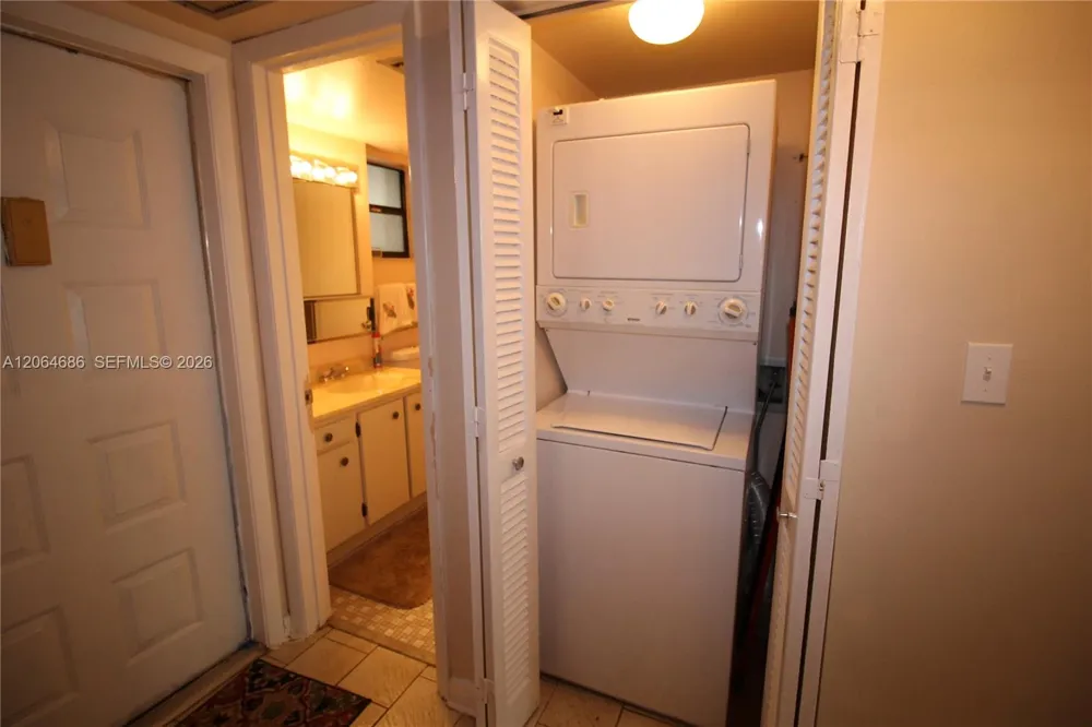 900 Colony Point Cir #216 Pembroke Pines, FL 33026