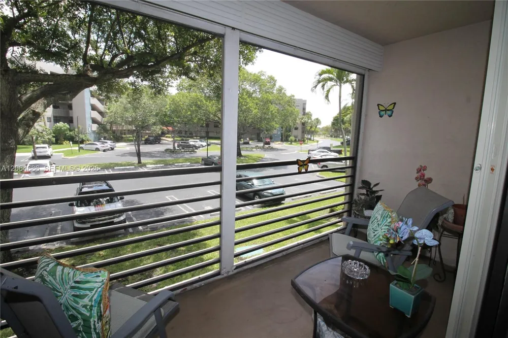 900 Colony Point Cir #216 Pembroke Pines, FL 33026