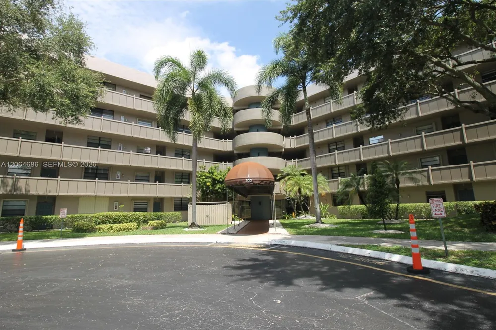 900 Colony Point Cir #216 Pembroke Pines, FL 33026
