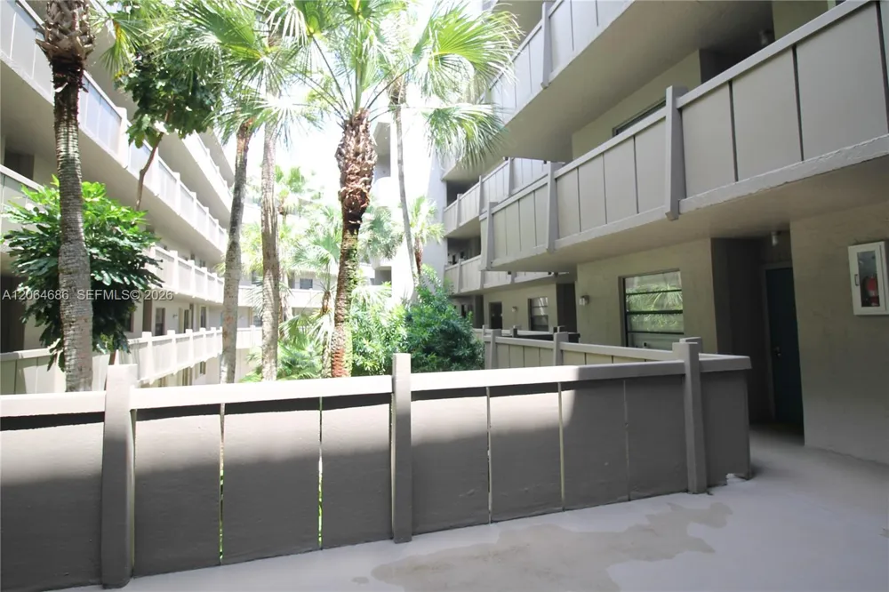 900 Colony Point Cir #216 Pembroke Pines, FL 33026