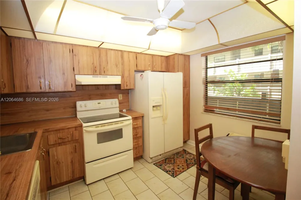 900 Colony Point Cir #216 Pembroke Pines, FL 33026