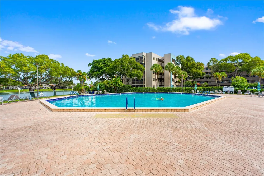 900 Colony Point Cir #216 Pembroke Pines, FL 33026